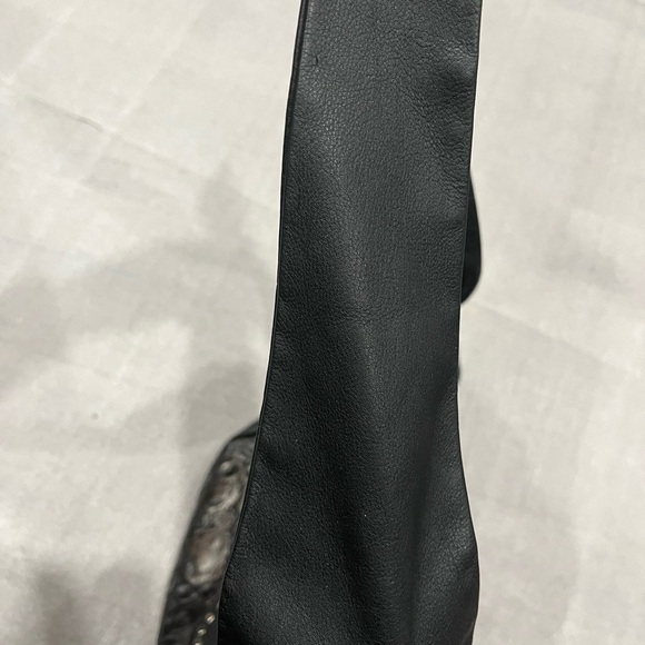 ❤️Host Picks❤️VTG Brettons Black Tooled Leather Shoulder Bag Textured Knot - Picture 4 of 9